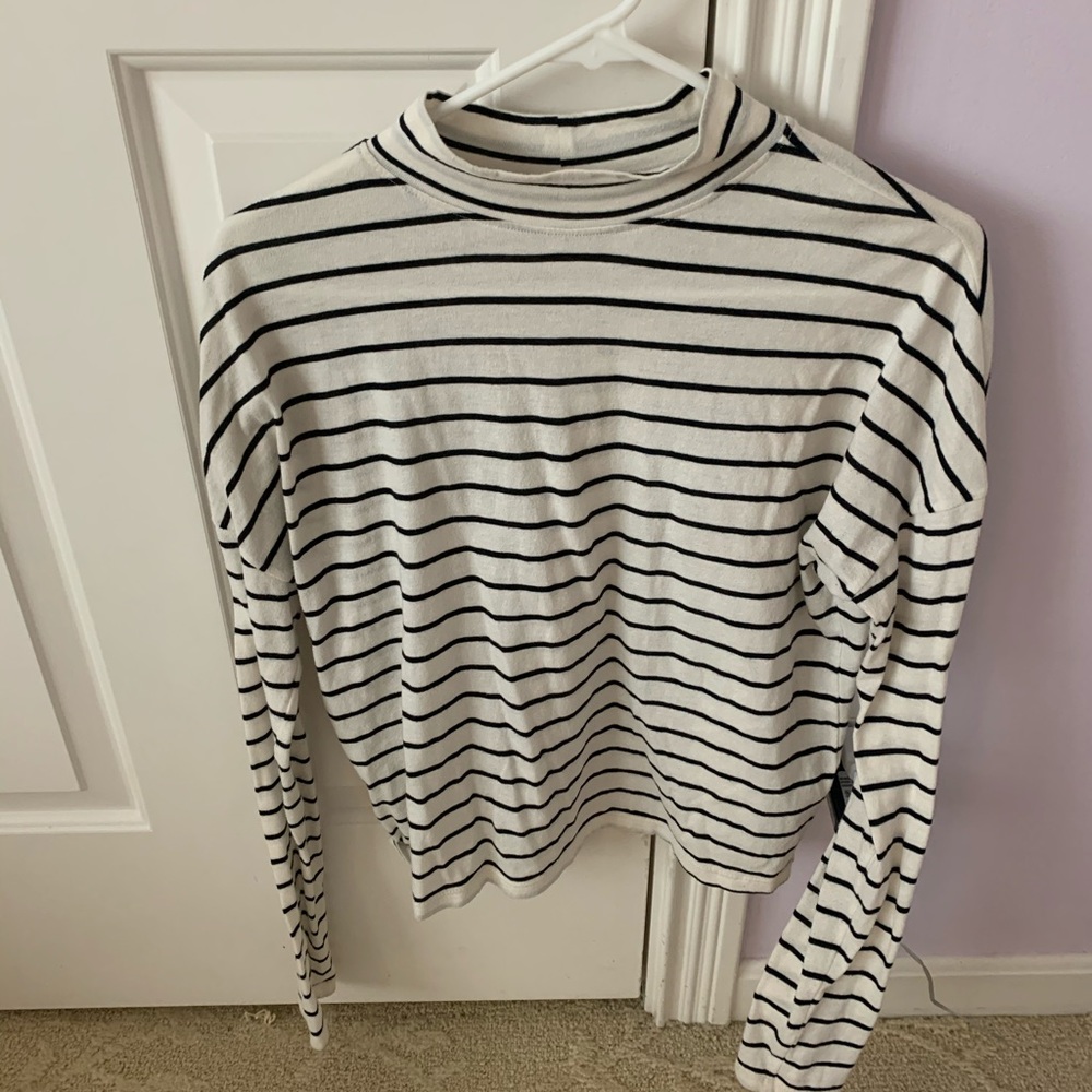 women’s BP mock neck crop top